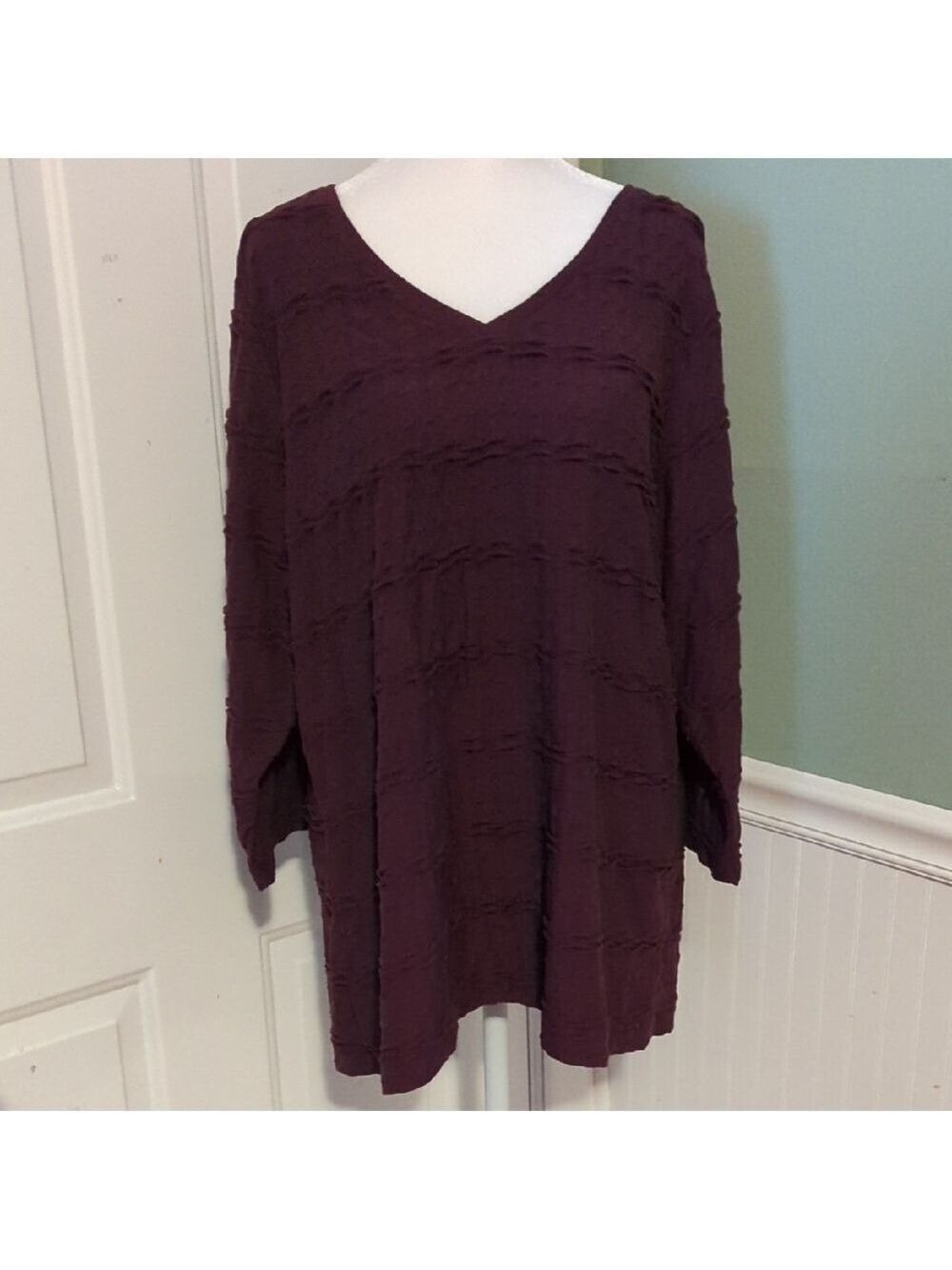 Croft & Barrow Burgundy V-Neck Top Large 3/4 Sleeves Textured